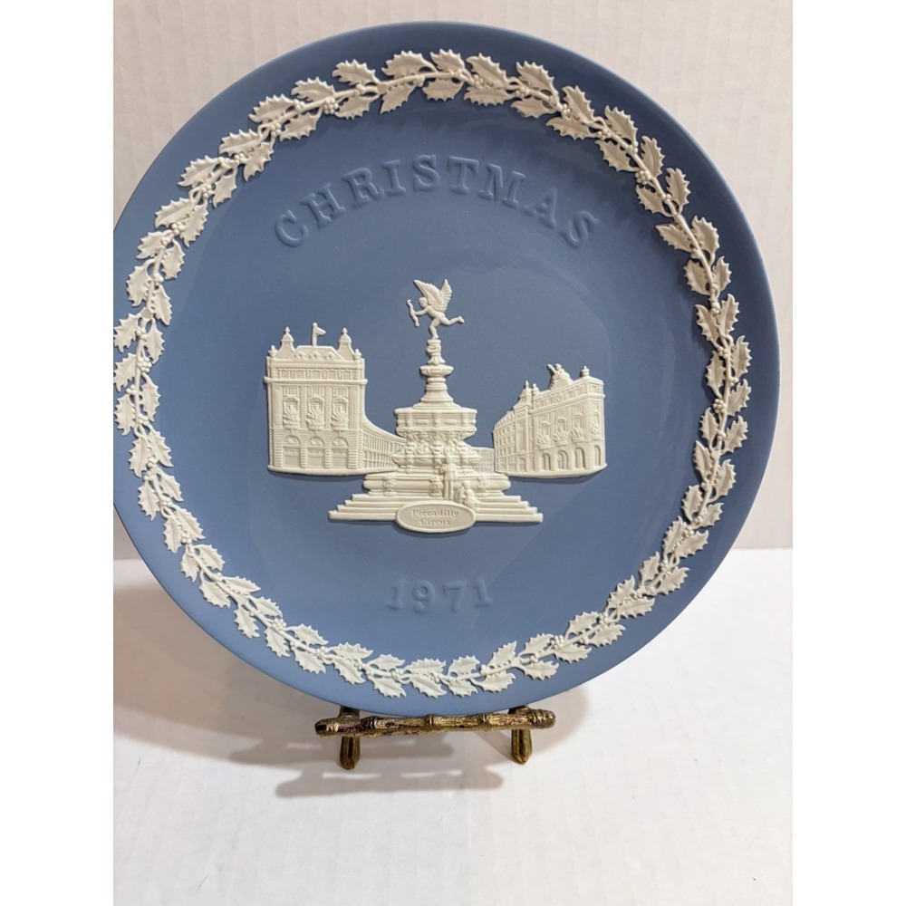 Wedgwood Blue/White Jasperware Christmas 1971 Piccadilly Circus Collector Plate